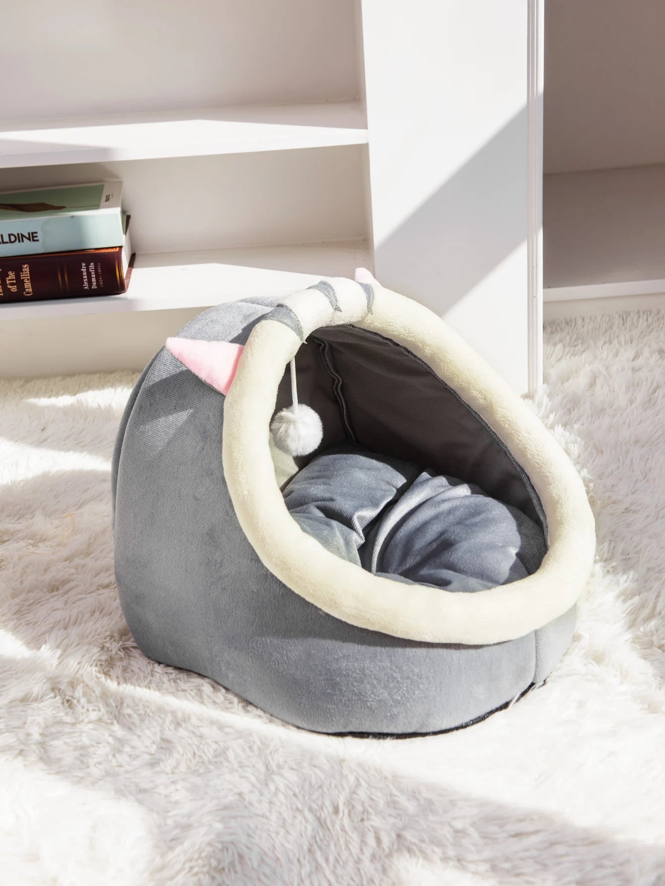 Cute & Cozy Semi-Closed Cat Bed (All-Season)